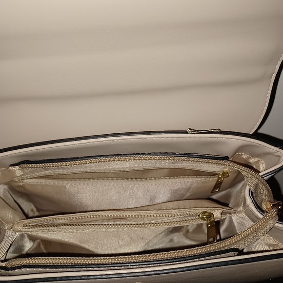 Purse - Picture 3 of 4